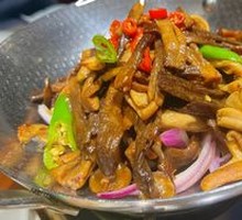 Stir-fried Pig's Intestines with Cordyceps Mushroom