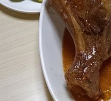 Hand-grabbed Pork Shank