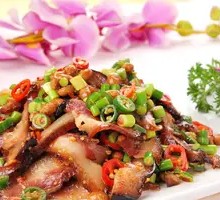 Stewed Pork Face in Clay Pot