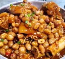 Pork Trotter with Peanuts Stewed