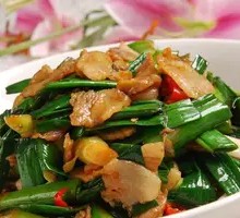 Stir-fried腊肉 with Garlic Greens