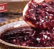 Freshly Boiled Black Rice Porridge