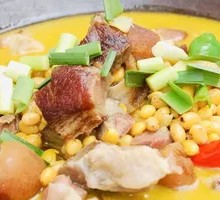 Braised Pig Trotters with Small Potatoes