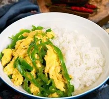 Stir-fried Eggs with Green Peppers