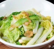 Pork Lard Crumbs Stir-Fried with Walnut-patterned Chinese Cabbage