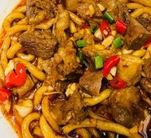 Braised Beef Brisket with Potato Noodles in Clay Pot