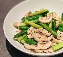 Fresh Asparagus and Button Mushroom Stir-fry