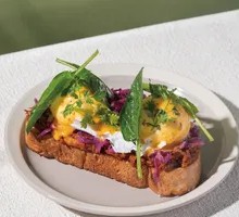 Shredded Pork Benedict