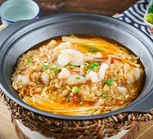 Sizzling Garlic Shrimp in Clay Pot