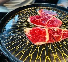 Thinly Sliced Beef Tenderloin with Sauce