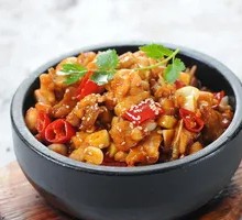 Spicy Stone Pot Frog Legs