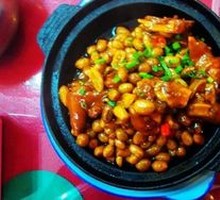 Stewed Pig Trotters with Peanuts