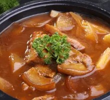Braised Pork with Radish in Stone Pot