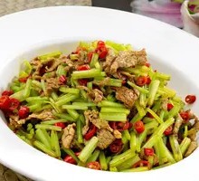 Stir-fried Yellow Beef with Wild Celery