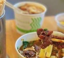 Beef Noodle Soup with Quick-Blanched Beef