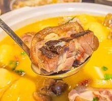 Enshi Cured Pork Trotter Stewed with Small Potatoes