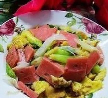 Green Pepper and Ham Stir-fried Eggs