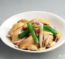 Red Onion and Sand Ginger Stir-Fried Qingyuan Chicken