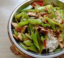 Cabbage and Pork Slice Wooden Bucket Rice