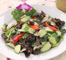 Black Mushroom Stir-Fried with Cucumber