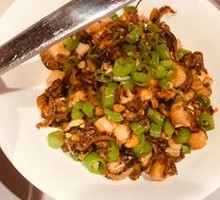 Stir-fried Scallop with Green Pepper and Purple Perilla