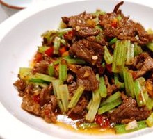 Stir-Fried Beef with Yellow Onion