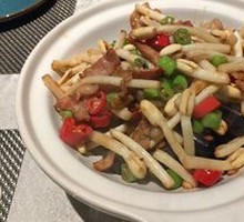 Braised Peanut Sprouts in Clay Pot