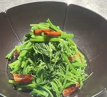 Stir-Fried Burnt Pepper and Loofah Tips