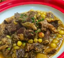 Braised Beef Brisket with Small Potatoes