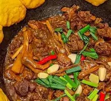 Stir-fried Free-range Chicken in Iron Pot