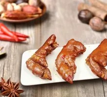 Braised Pork Trotters in Soy Sauce