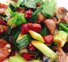 Homemade Sausage Stir-fried with Garlic Greens