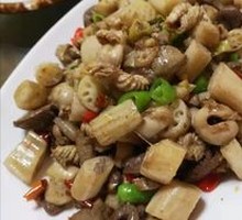 Lotus Stem Stir-Fried with Chicken Mushroom