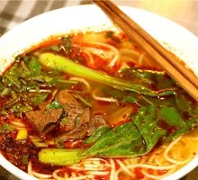 Braised Beef Noodles in Clay Pot