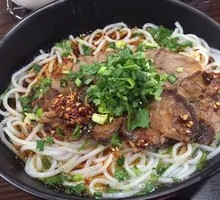 Beef Noodle Soup with Quick-Blanched Beef