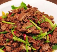 Stir-Fried Beef with Yellow Onion