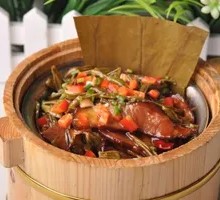Dried Bean Curd with Preserved Pork in Wooden Bucket Rice