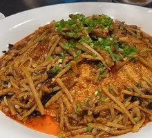 Fish-Flavored Pork with Crispy Rice Noodles