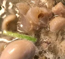 Braised Beef Penis with Chicken Eggs in Clay Pot