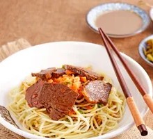 Spicy Beef Shank Noodles with Hot Dry Noodles