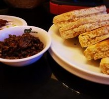 Moon-shaped Pork in Flatbread