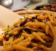 Salted Egg Yolk Stir-Fried Lotus Root Strips