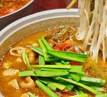 Sour Cabbage Pork Intestine Rice Noodles