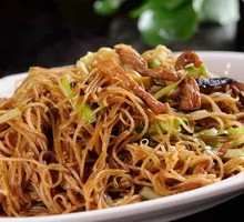 Egg and Pork Stir-fried Guangdong Rice Noodles