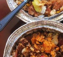 Sauce-Drizzled Chicken Claypot Rice