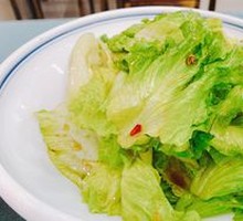 Crisp and Refreshing Mixed Lettuce