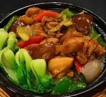 Braised Chicken with Mushrooms in Clay Pot Rice