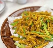 Stir-Fried Lotus Root丝 with Three Towns Style