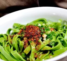 Oil-Poured Spinach Noodles