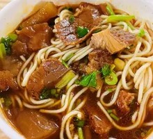 Beef tendon noodles